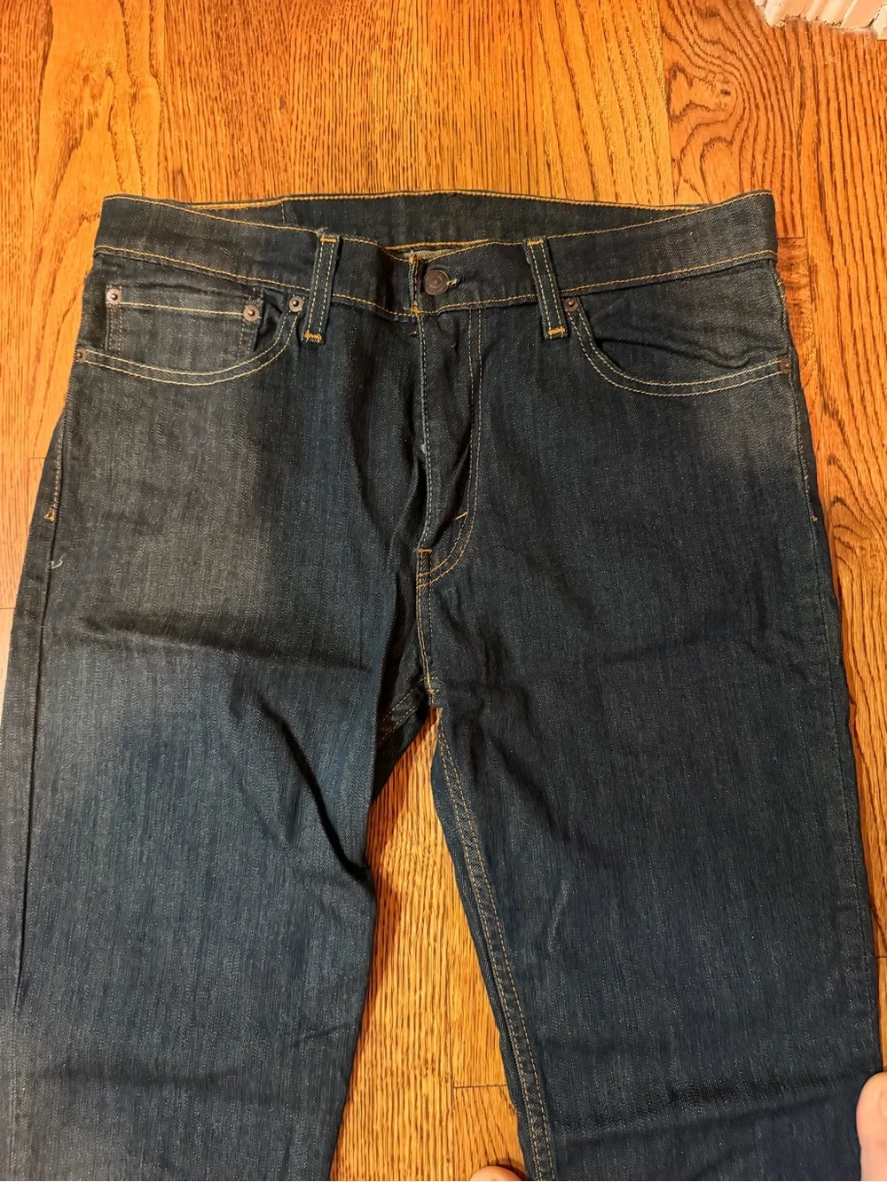 Levis slim leg